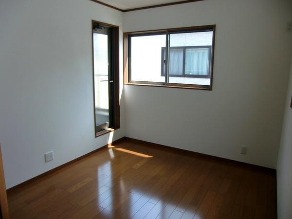 Other. Western-style 5.2 Pledge This room also has led to the laundry room.