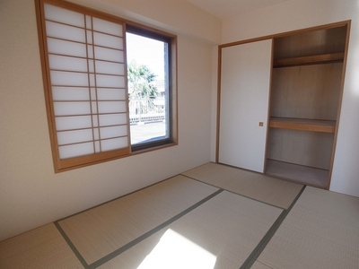 Living and room. A relaxing day in the scent of Japanese-style room of rush