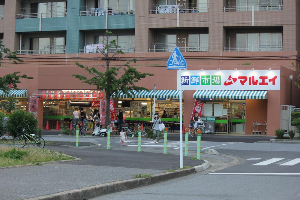 Supermarket. Supermarket ・ MARUEI is a distance of about 5 minutes to. Shopping is very convenient.