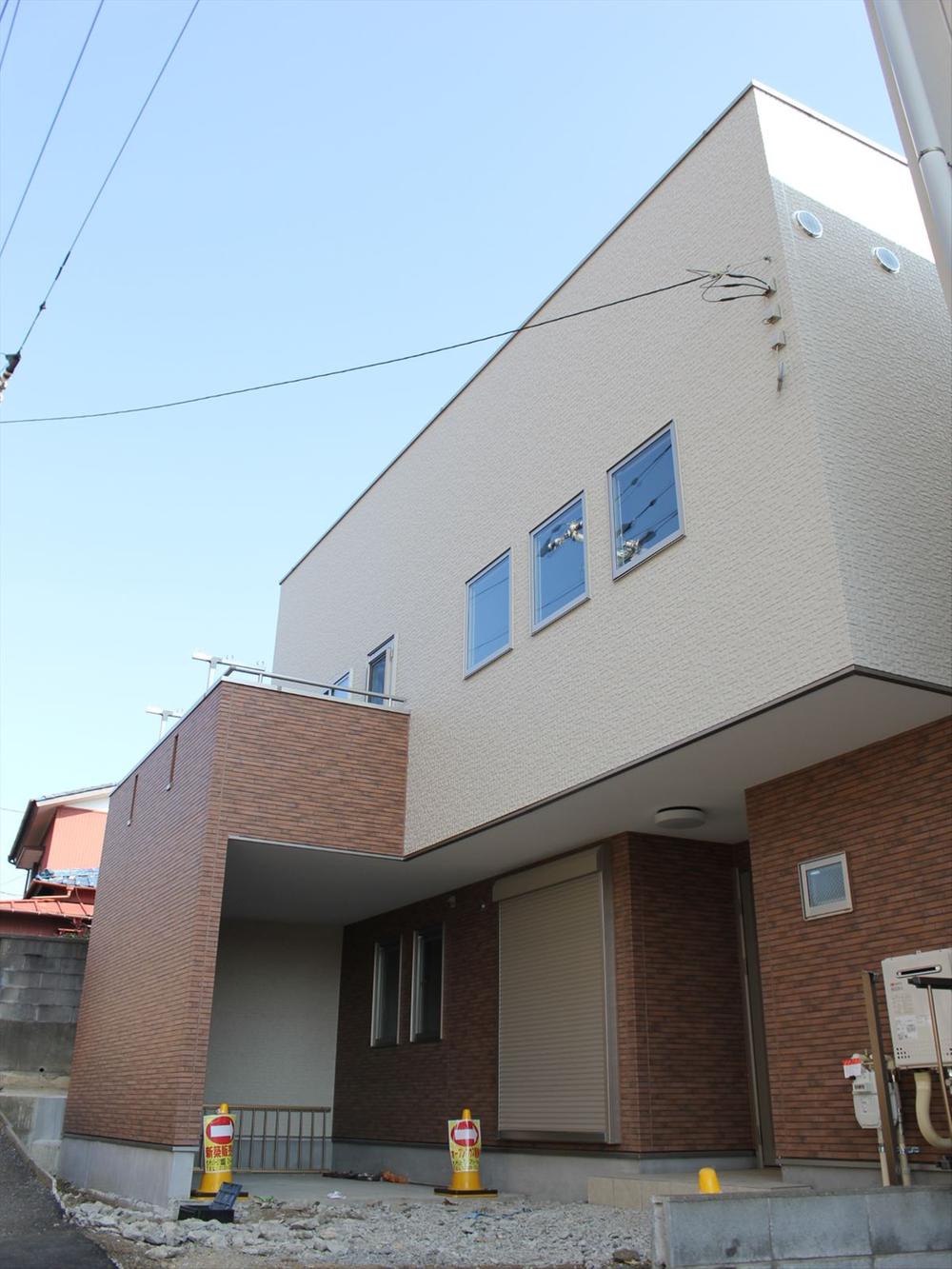 Local appearance photo. Local (11 May 2011) Shooting