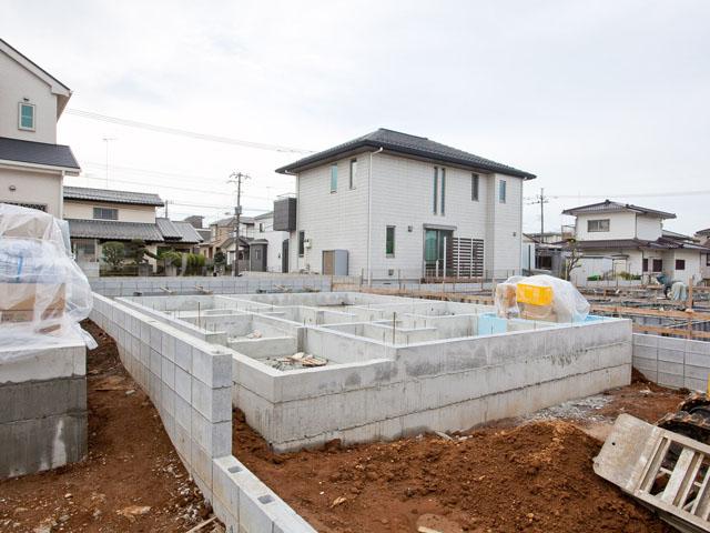 Local photos, including front road. Local shooting