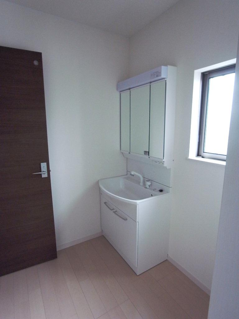 Same specifications photos (Other introspection). Same specifications wash room