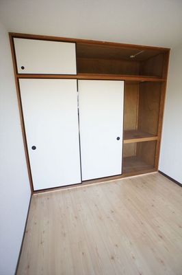 Other Equipment. Each room storage ・ There is also a large upper closet.