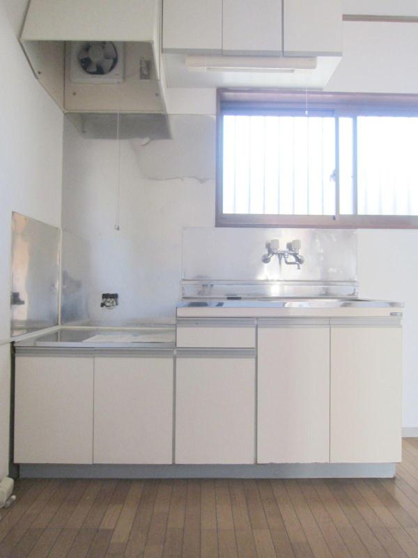 Kitchen. The kitchen is also there is a space in easier cutting board