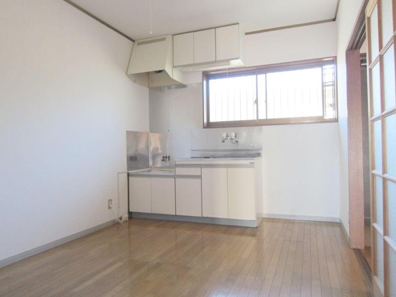 Other. There is also also spacious 6.0 Pledge kitchen
