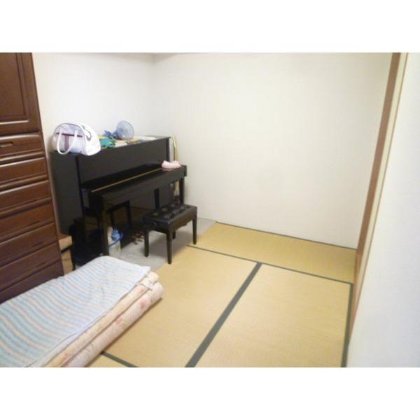 Non-living room. 6 Pledge Japanese-style can also be used as a storeroom