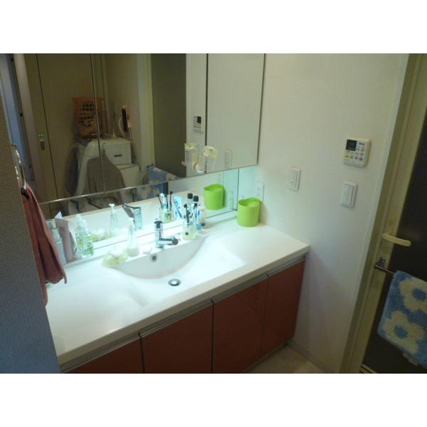 Wash basin, toilet. Convenient wash basin of triple mirror