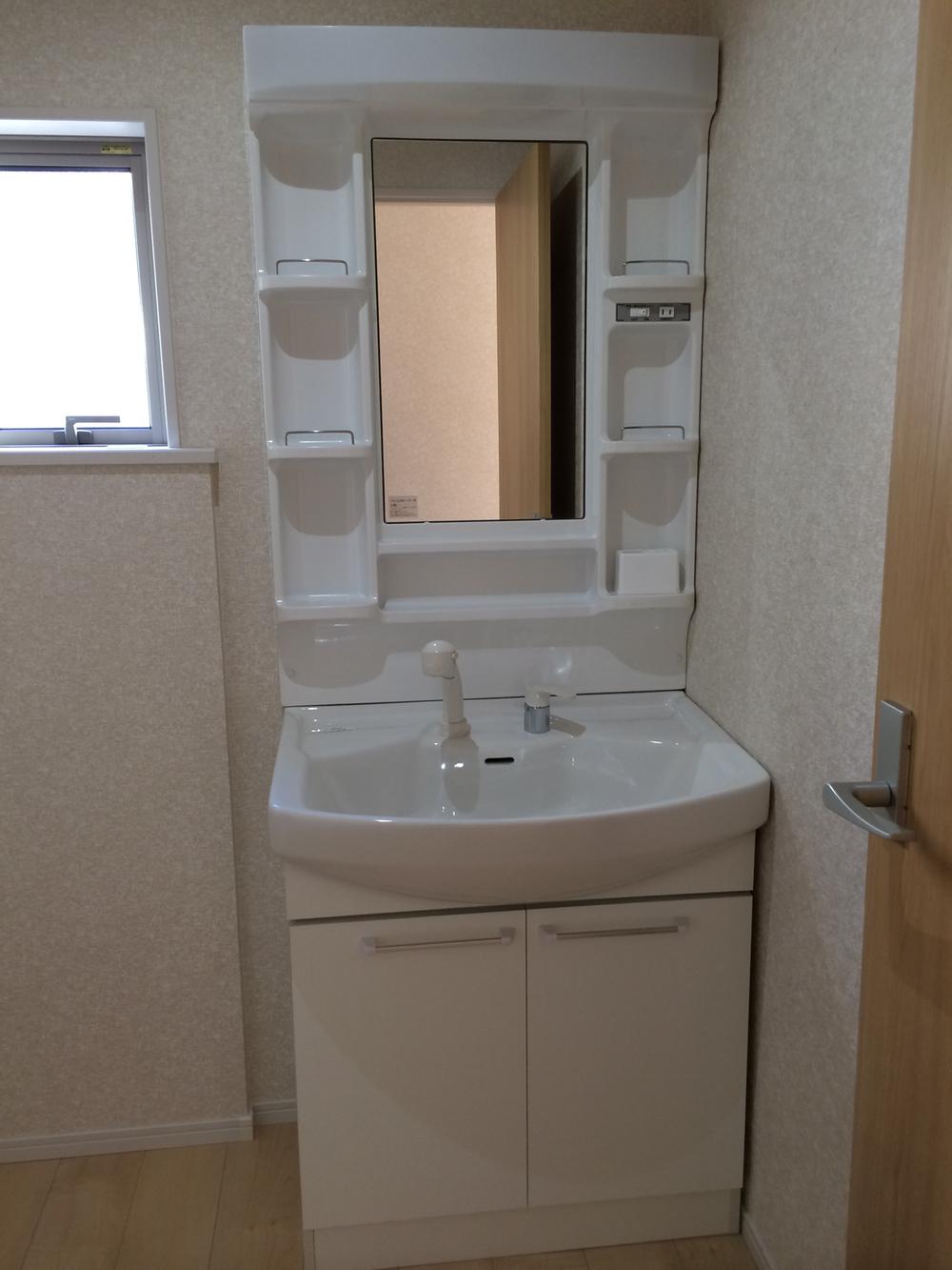 Wash basin, toilet. Indoor (12 May 2013) Shooting