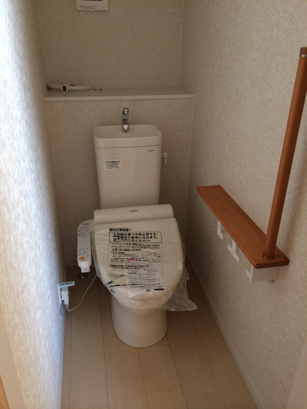 Toilet. Indoor (12 May 2013) Shooting