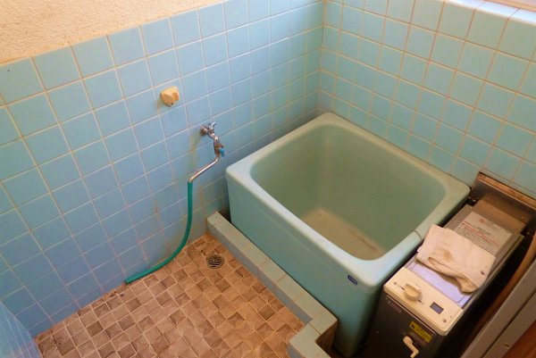 Bath. Bathroom with window