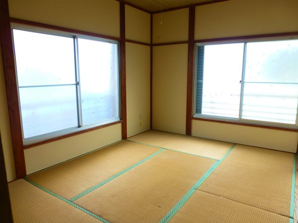 Other room space. Two-sided lighting Japanese-style room