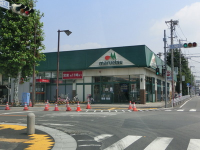 Supermarket. Maruetsu to (super) 360m