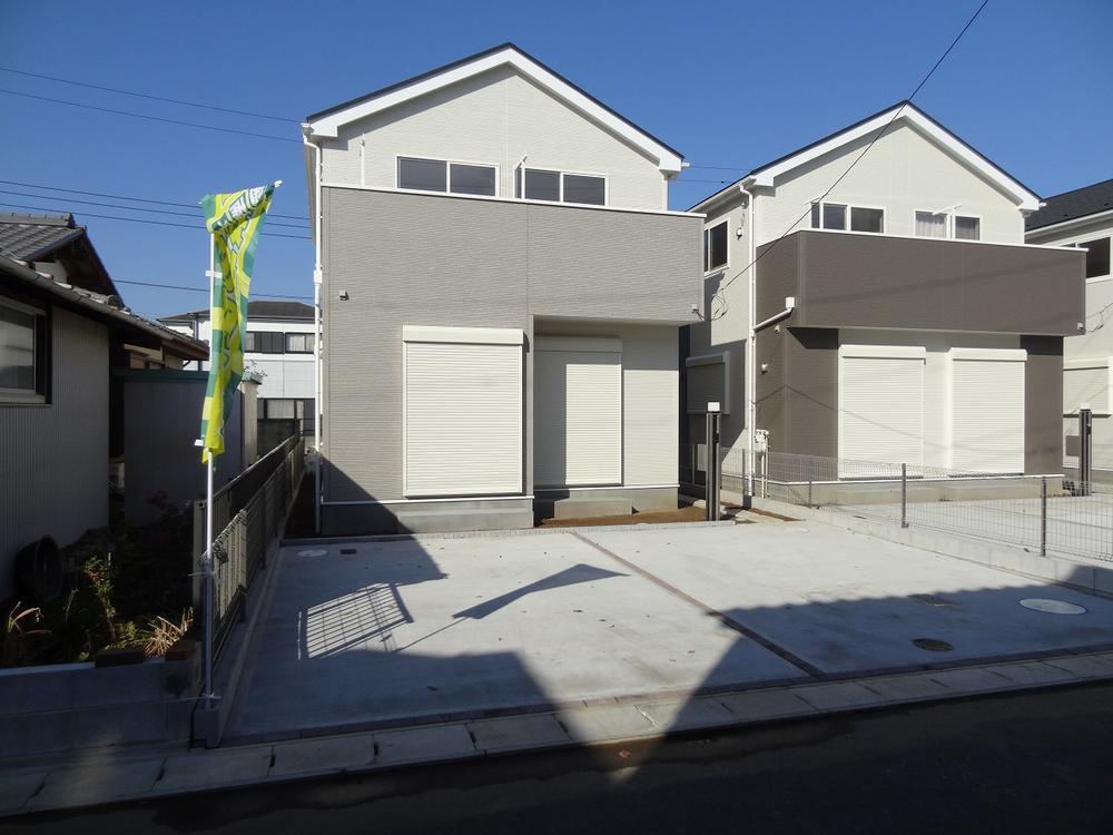 Local photos, including front road. Local (11 May 2013) Shooting