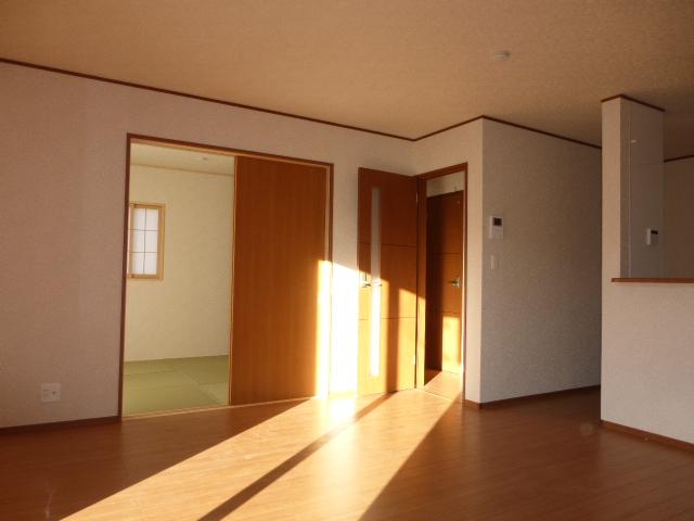 Living. Local (12 May 2013) shooting 1 Building