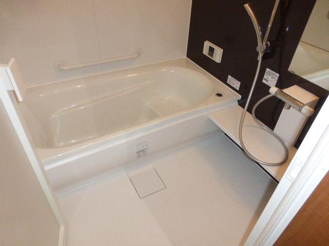 Bathroom. Local (12 May 2013) shooting 1 Building