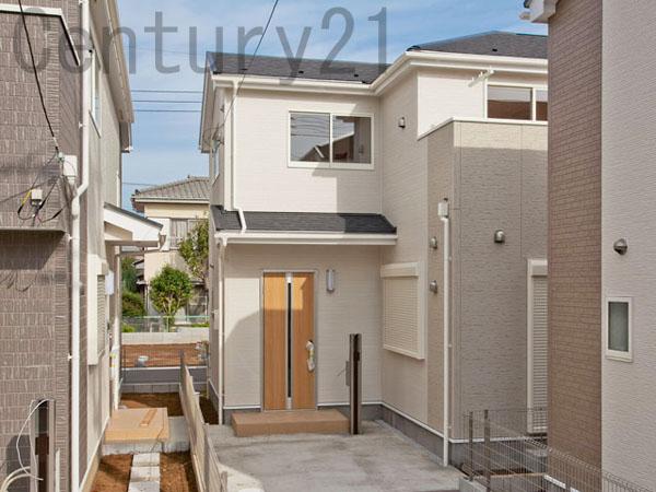 Local appearance photo. 5 Building