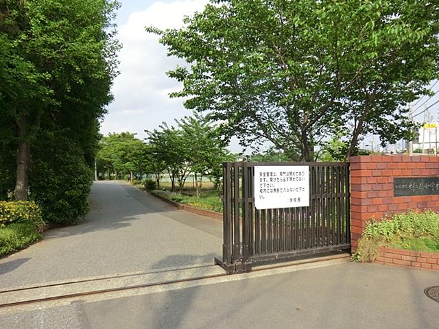 Junior high school. Midorigaoka 760m until junior high school