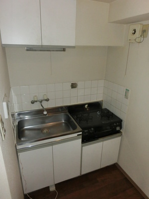 Kitchen. Two-burner gas stove installation Allowed