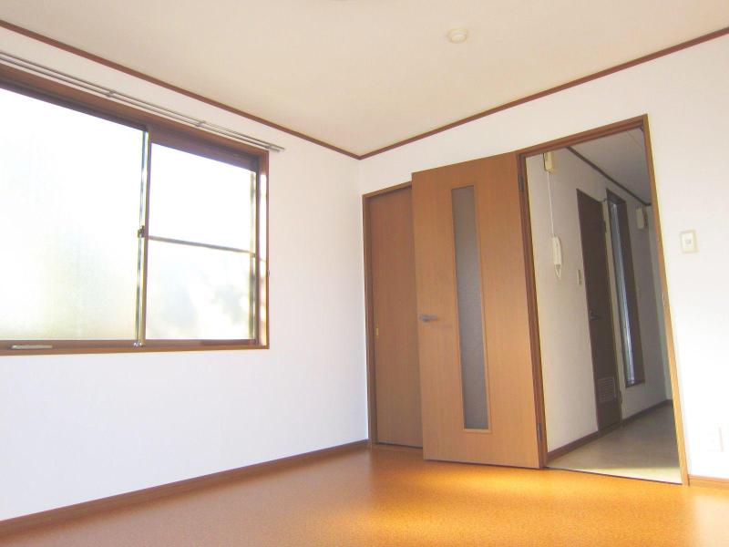 Living and room. Two-sided lighting per Kaikaku room ・ It is a lightweight steel frame of the room