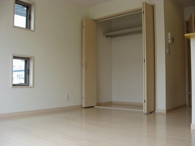 Other room space. It is shiny clean flooring ☆ 