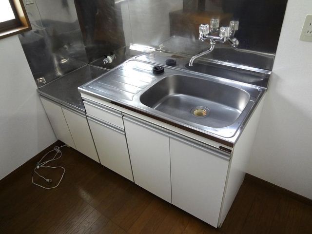 Kitchen. Gas stove can be installed.