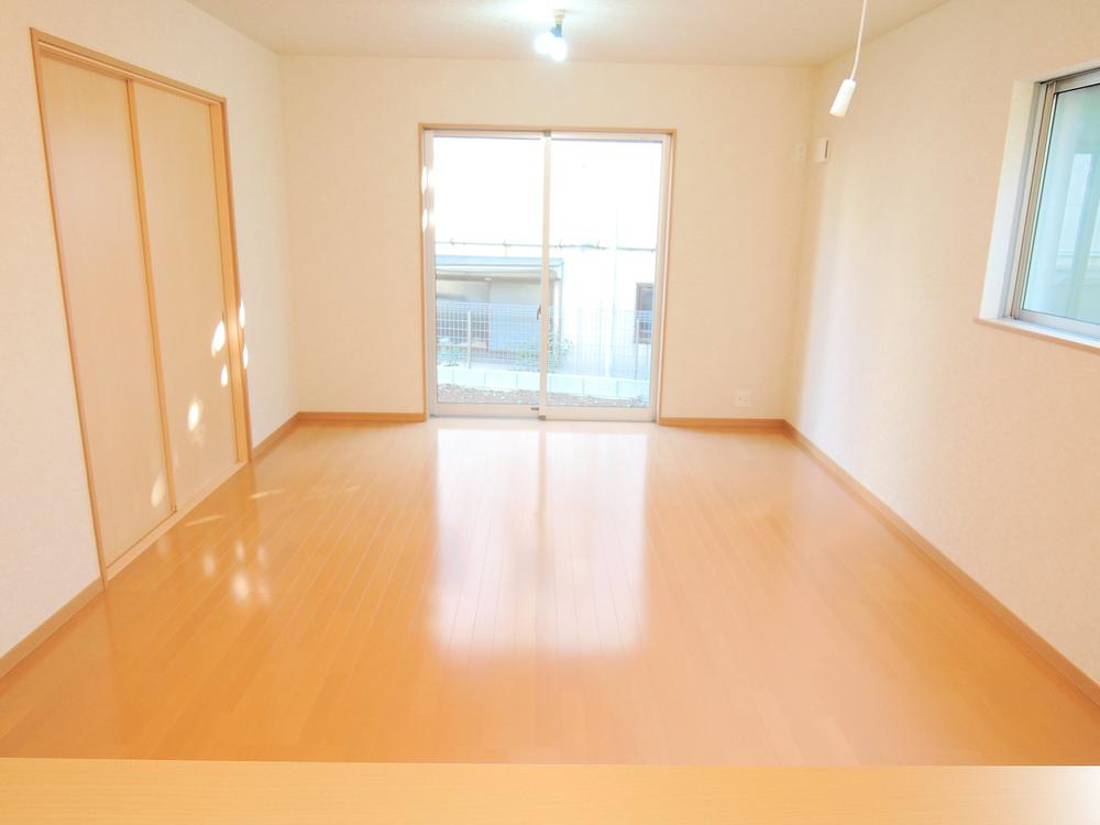 Living. Local (10 May 2013) Shooting