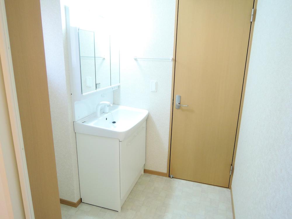 Wash basin, toilet. Local (10 May 2013) Shooting