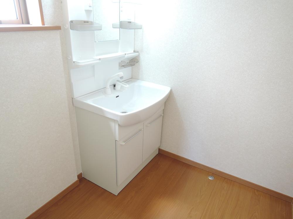 Wash basin, toilet. Example of construction