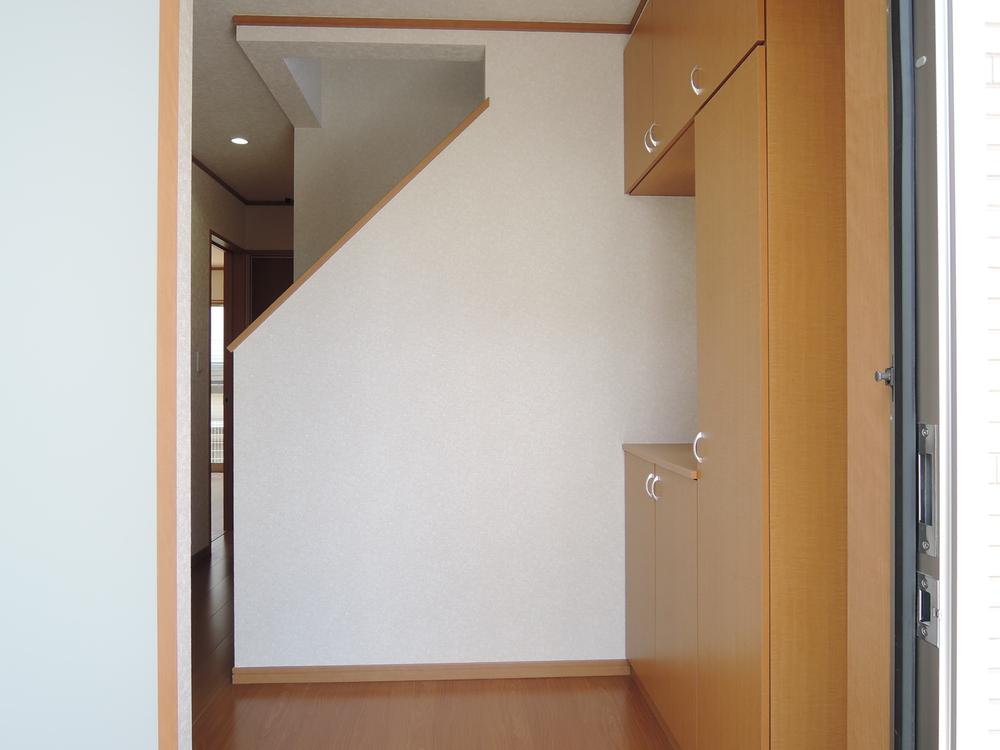 Entrance. Example of construction