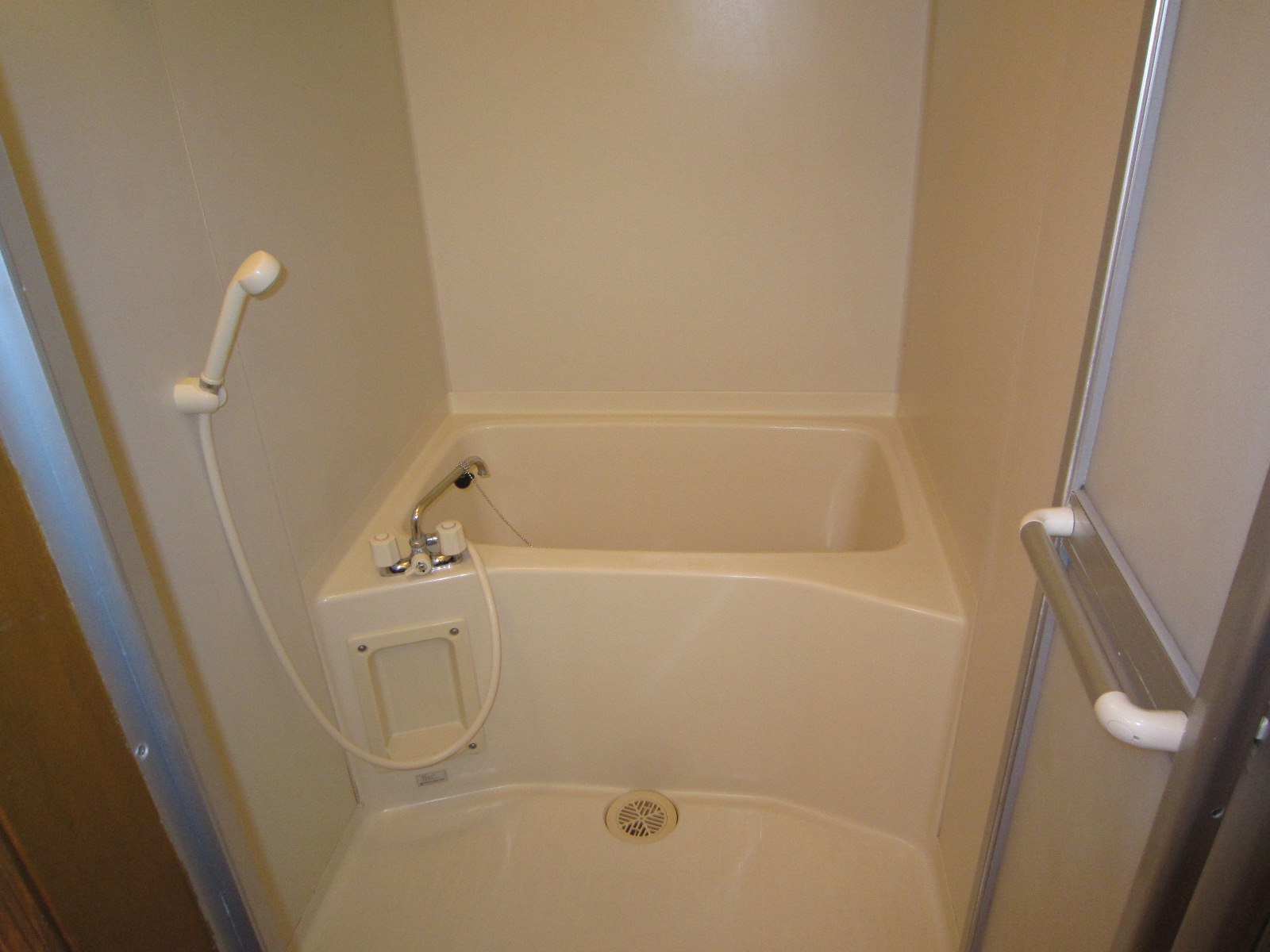 Bath. Clean bathroom