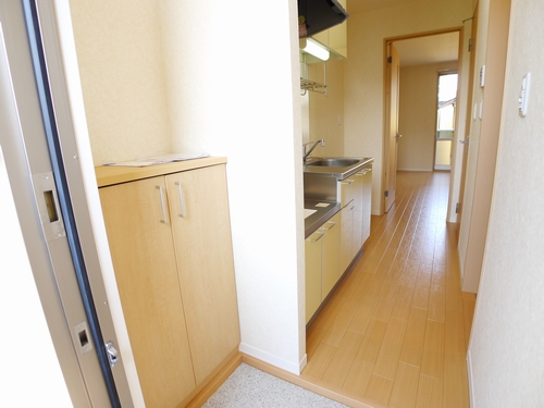 Entrance. Photos: No. 202 rooms