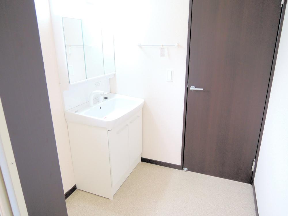 Wash basin, toilet.  ※ Building 2 Local (November 12, 2013) Shooting