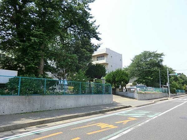 Junior high school. Kusano a 5-minute walk from the 400m junior high school until junior high school!