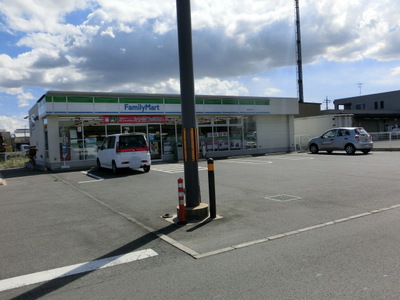 Convenience store. Family Mart (convenience store) to 400m