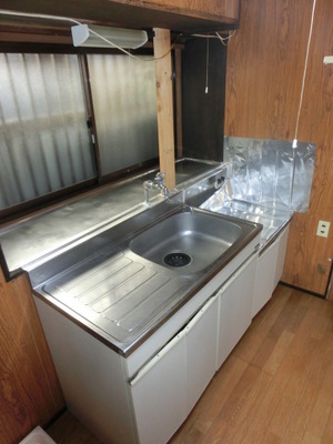 Kitchen. Two-burner stove installation Allowed