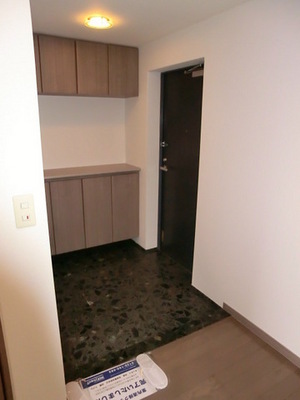 Entrance. Counter type of shoes BOX