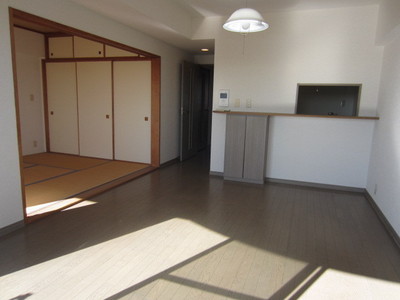 Living and room. Living and Japanese-style room in the Tsuzukiai, It can be used as a wide space.