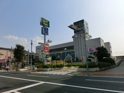 Supermarket. 600m until Maruetsu (super)