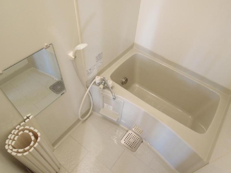 Bath. The bathroom also clean renovation completed ・ With add cook