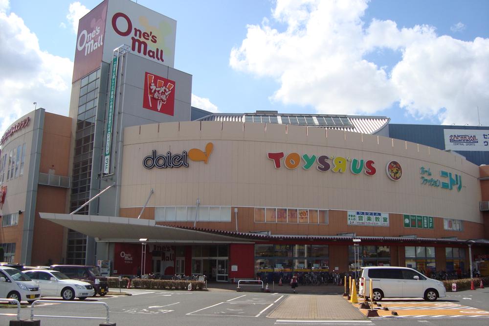 Shopping centre. Ones to Mall 1880m