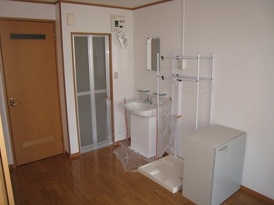 Living and room. Vanity equipped