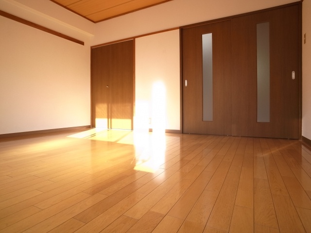 Other room space. Entrance ・ It is good that decouple the kitchen!