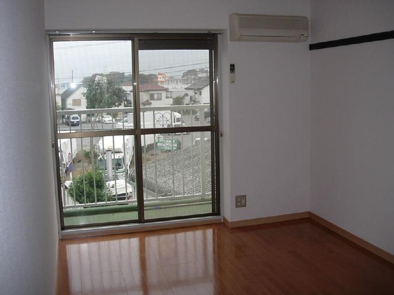 Other room space. Day is also good, It is also good scenery.