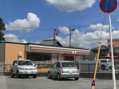 Convenience store. Seven-Eleven (convenience store) to 400m