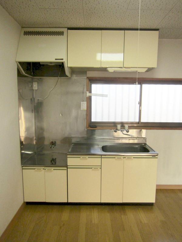 Kitchen. The kitchen is spacious also 6.0 Pledge