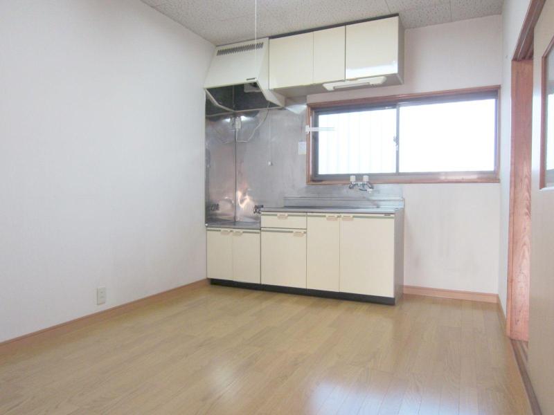 Other. Also spacious kitchen, Economical city gas