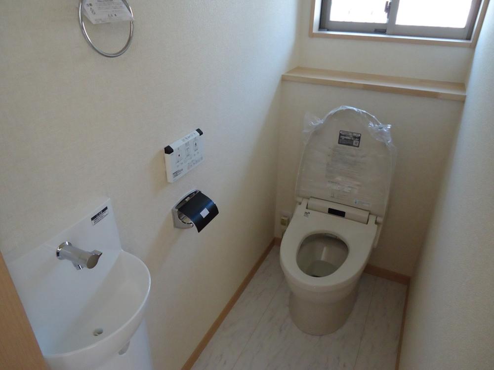 Toilet. Indoor (12 May 2013) Shooting