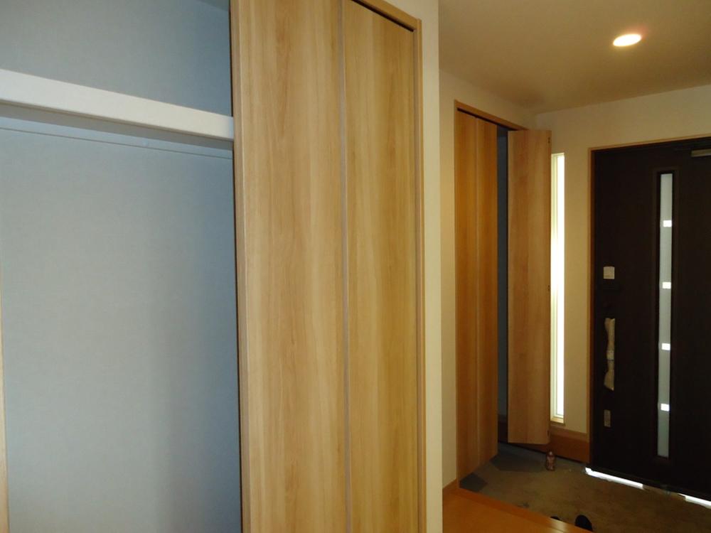 Entrance. Local (11 May 2013) Shooting