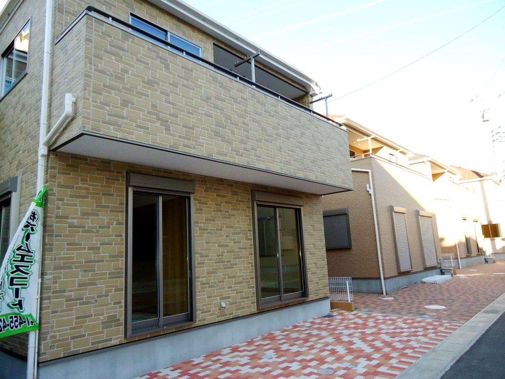 Local photos, including front road. Local (12 May 2013) Shooting