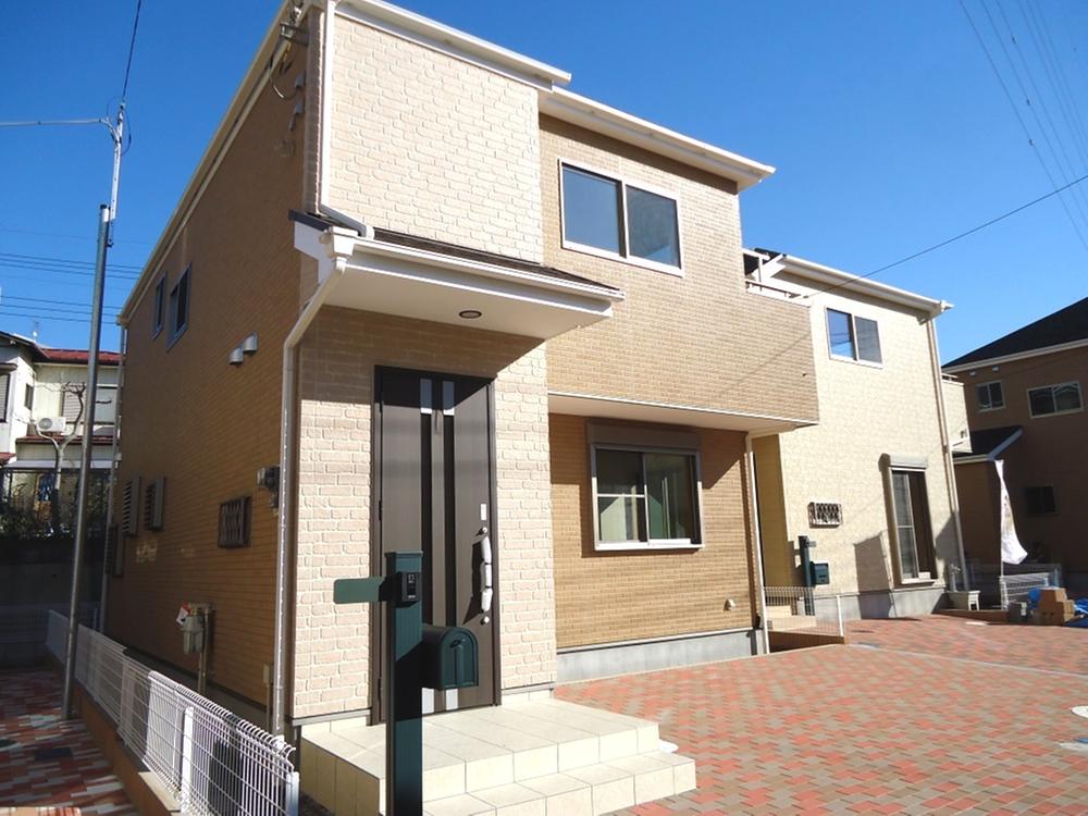 Local appearance photo. Local (12 May 2013) Shooting